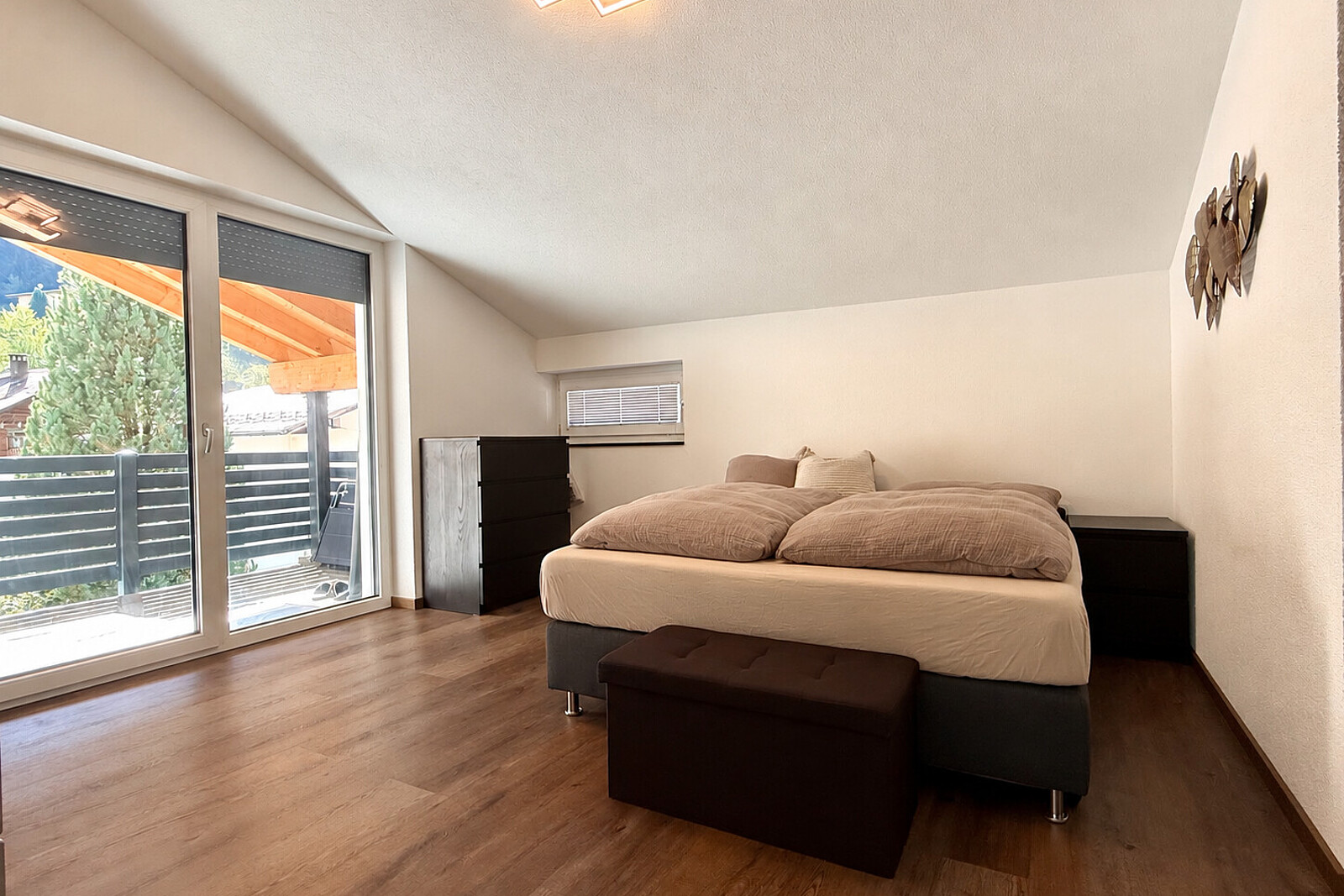 Schlafzimmer mit Schrankraum